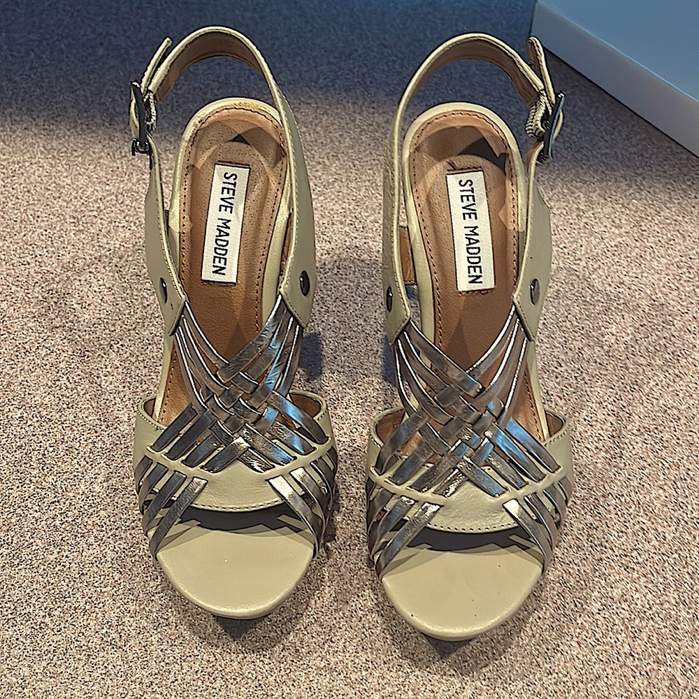 Vintage Steve Madden platform sandals. Like new.